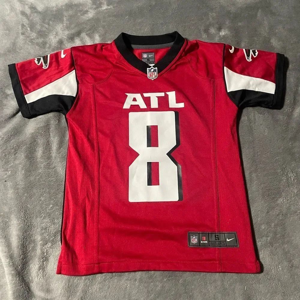 Kyle Pitts On Field Falcons jersey